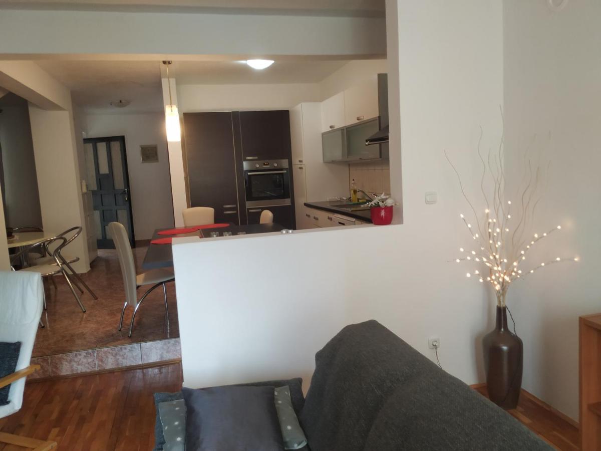 נובי ווינודולסקי Apartmani Deleut מראה חיצוני תמונה