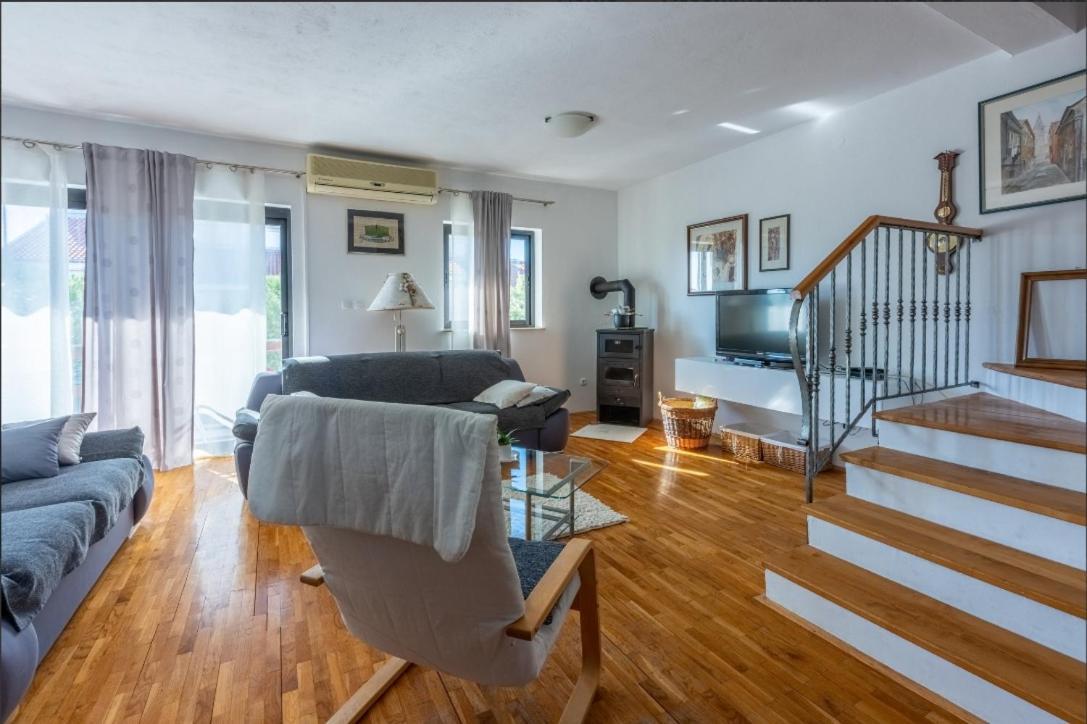 נובי ווינודולסקי Apartmani Deleut מראה חיצוני תמונה