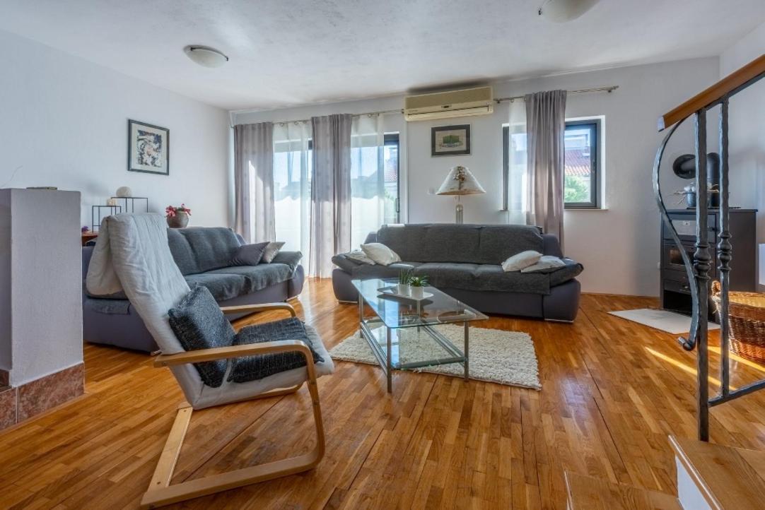 נובי ווינודולסקי Apartmani Deleut מראה חיצוני תמונה