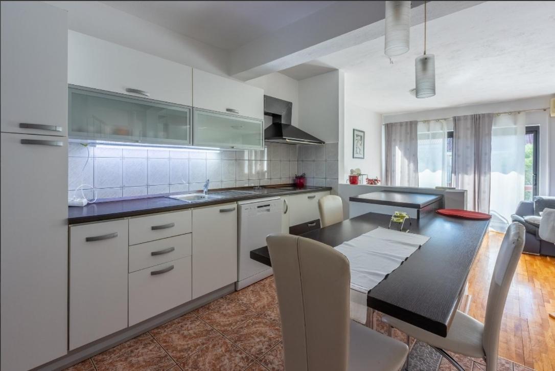נובי ווינודולסקי Apartmani Deleut מראה חיצוני תמונה