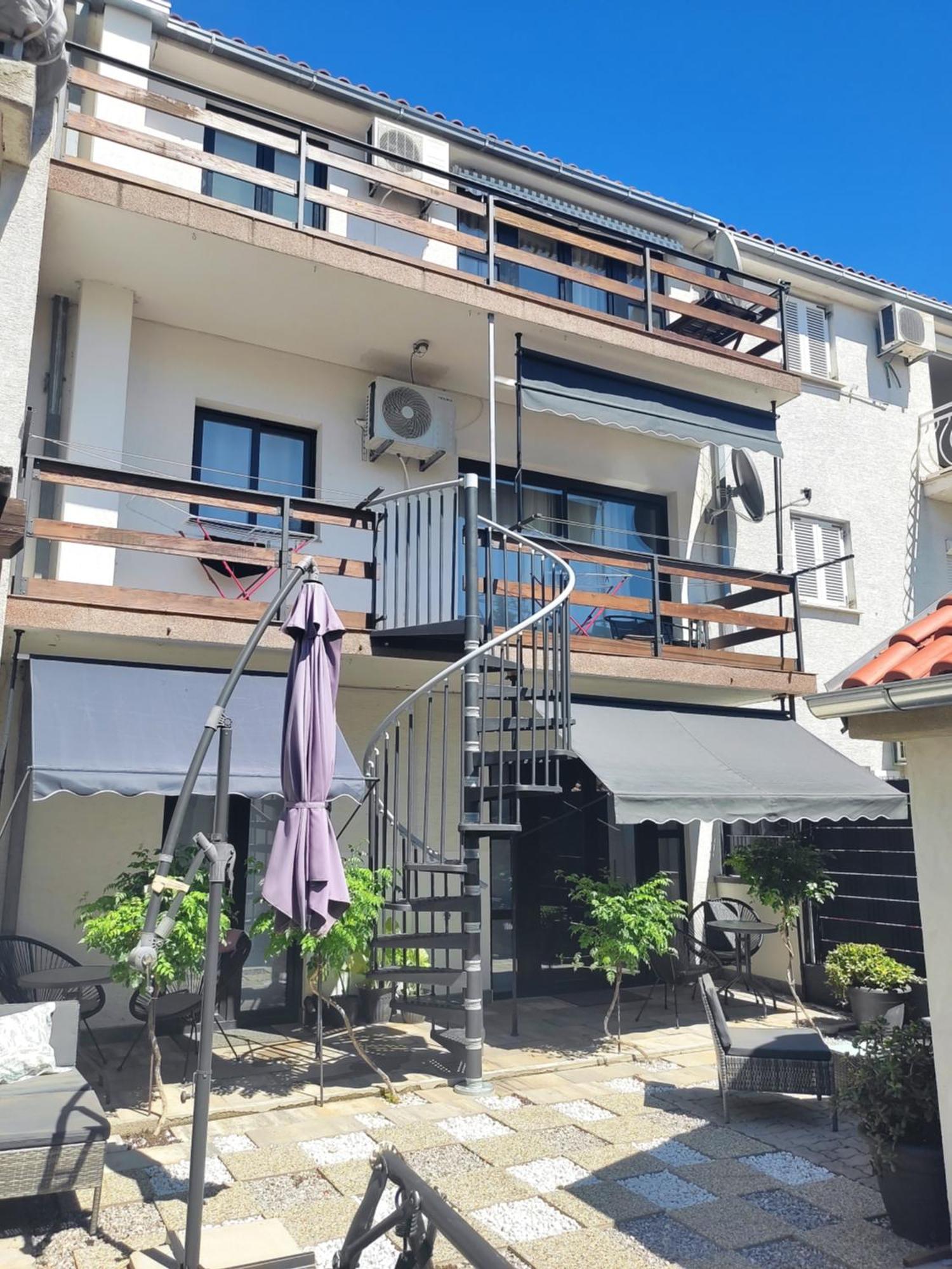 נובי ווינודולסקי Apartmani Deleut מראה חיצוני תמונה