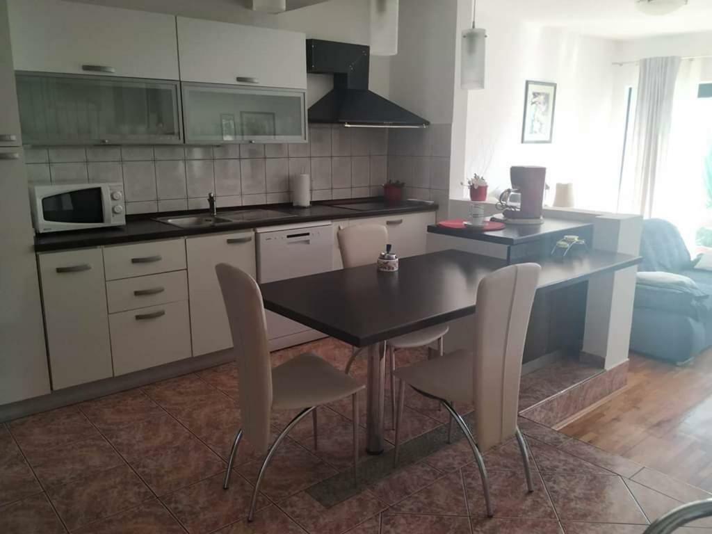 נובי ווינודולסקי Apartmani Deleut מראה חיצוני תמונה