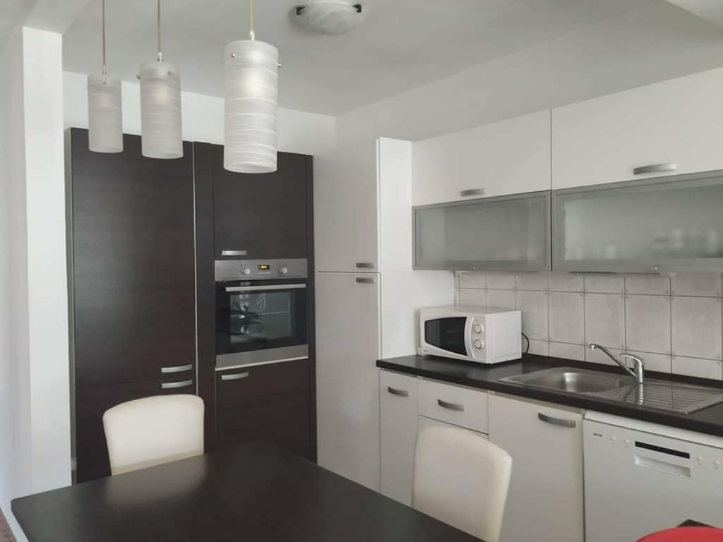 נובי ווינודולסקי Apartmani Deleut מראה חיצוני תמונה