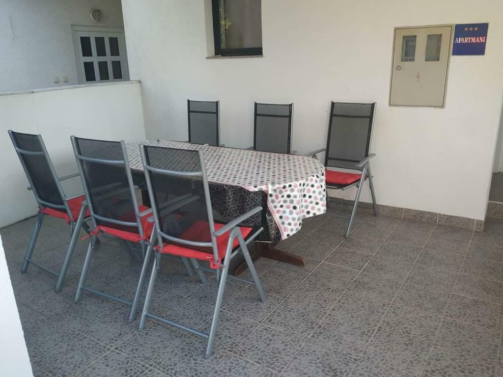 נובי ווינודולסקי Apartmani Deleut מראה חיצוני תמונה